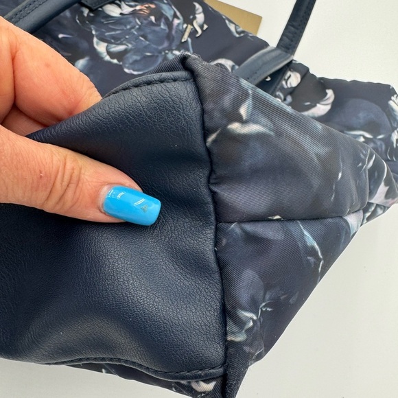 Simply Vera Wang Travel Satchel Blue Floral - Picture 11 of 11